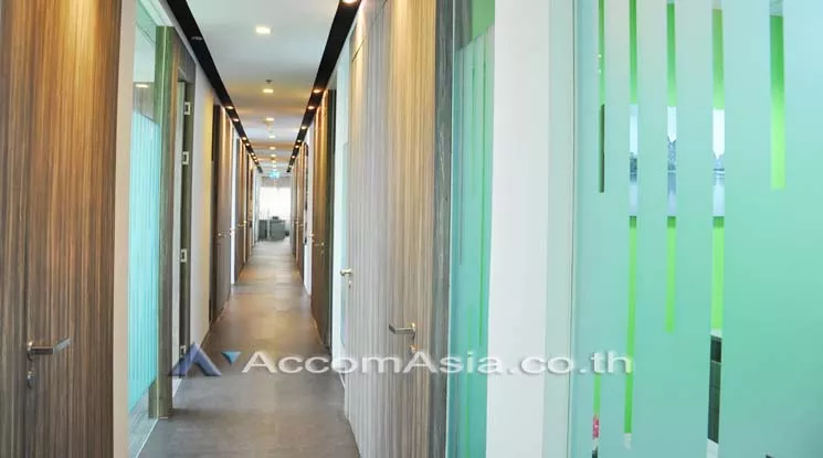 12  Office Space For Rent in Silom ,Bangkok BTS Sala Daeng at Silom Complex AA10757
